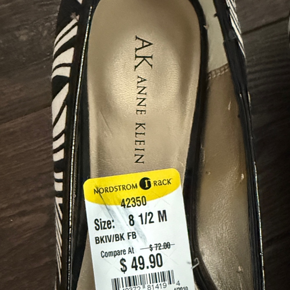 Anne Klein NWT Nifty Black and Cream Peep-Toe Flats with Knot Detail 8.5 - Picture 3 of 8